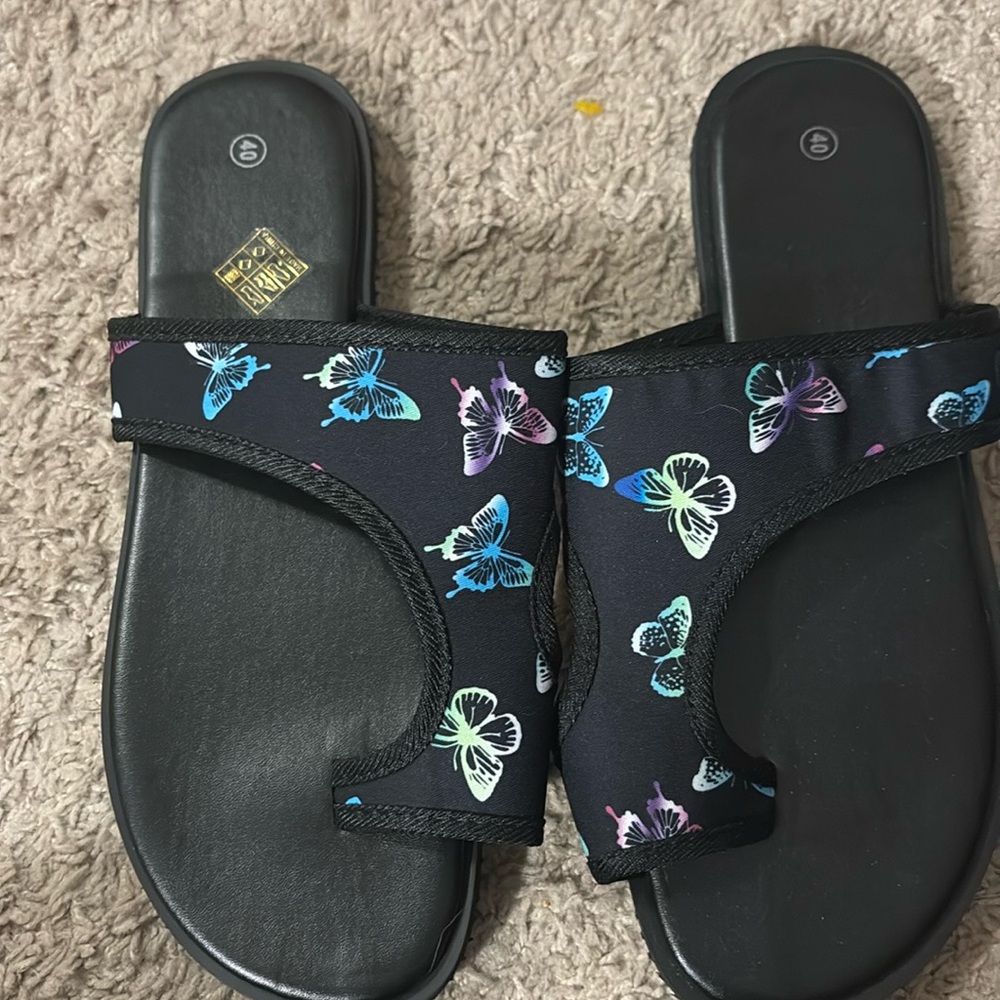 Cute butterfly sandals 9 1/2